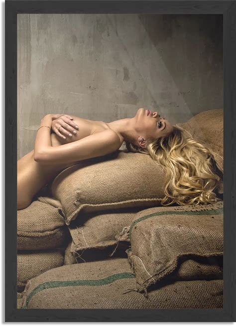 Affiche Belle Femme Blonde Nue Industrielle Rectangle Vertical Avec Cadre M 30 X 40 Bol