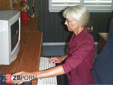 Red Hot Mature Anne In Her Home Office Zb Porn