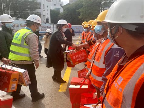 深圳光明区副区长彭颖到光明中学拆除重建项目慰问手机新浪网