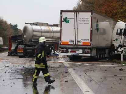 Schwerer Lkw Unfall Auf A Bei Wildeshausen