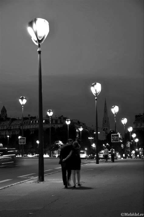 Kiss Couple Paris @night night night | Nacht, Dunkelheit, Straßenlaterne