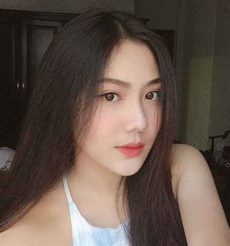 Hot girl Việt mặc áo dài đẹp nhất dân mạng gọi tên cô gái 2K2 Người đẹp Việt Giải Trí