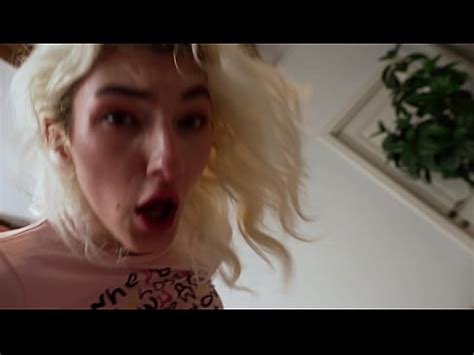 Anal duro La pequeña Mia saluda con la boca abierta y semen en la boca VG XVIDEOS