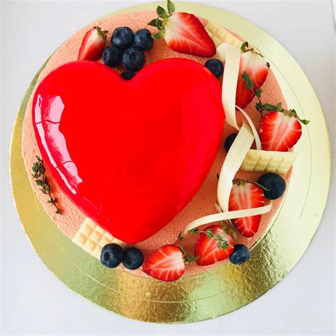 Торт сердце оформление - 64 фото