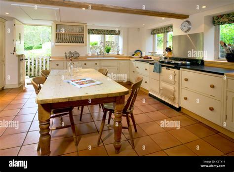 Aga kitchen hi-res stock photography and images - Alamy