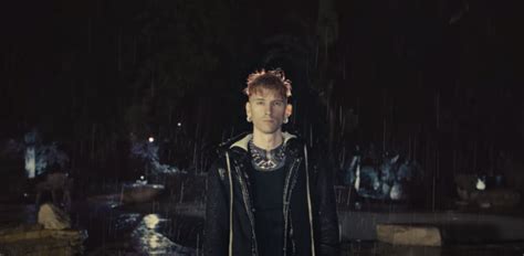 Machine Gun Kelly Dont Let Me Go Videoclip Ufficiale Testo E Traduzione