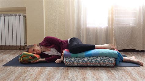 Yoga Modifications For Pregnancy Savasana Yogauonline