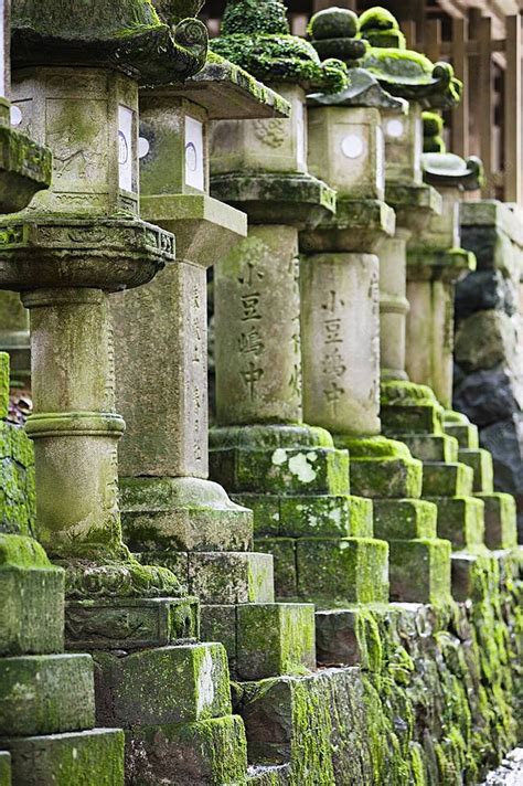 Stone Lanterns Aligned In A Japanese Garden Weathered Japanese Culture ...