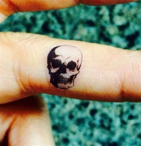 50 Delicate And Tiny Finger Tattoos To Inspire Your First Or Next Body Art Tiny Finger