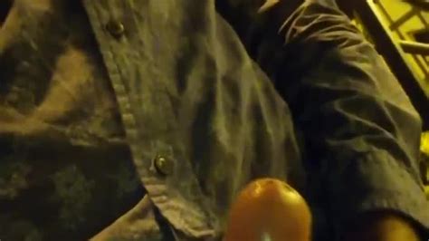 Hot colombien se branle en public après une nuit de fête Camilo Brown Vidéos Porno Gratuites