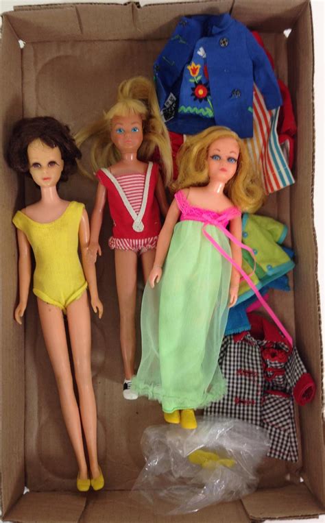 Lot UNBOXED VINTAGE DOLLS INCLUDING SKIPPERS AND BRUNETTE TWIST N TURN FRANCIE