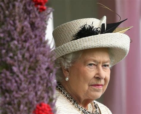 Rainha Elizabeth Foi Contra Aprova O Do Casamento Gay No Reino Unido Diz Jornal Revista