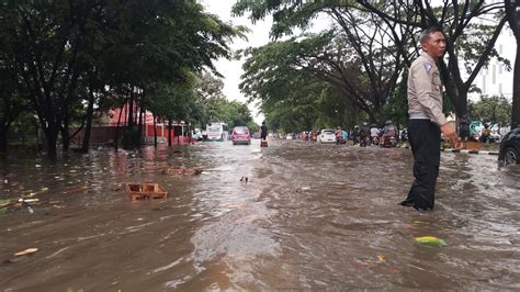 Drainase Buruk Dan Sampah Jadi Penyebab Banjir Di Gedebage