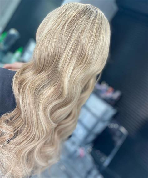 Statement Making Ashy Blonde Glosty