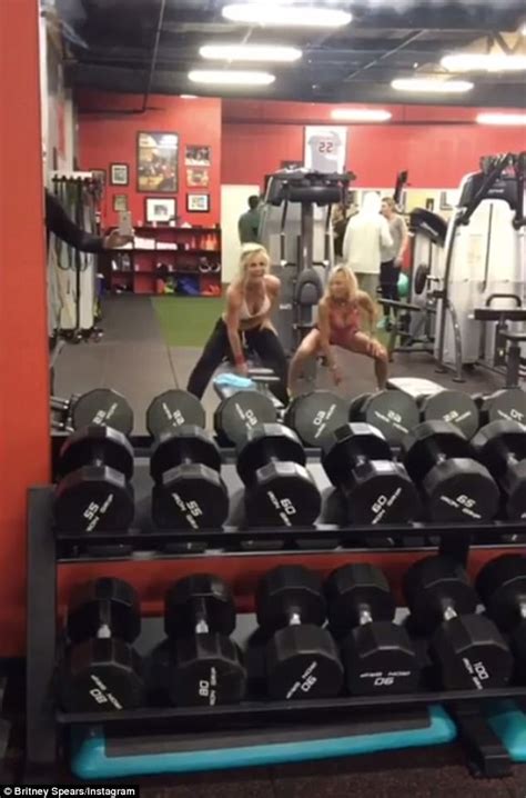 Britney Spears Slips Into Bikini Top As She Works Out Daily Mail Online