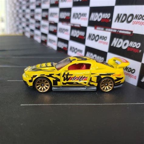 Hot Wheels Custom Ford Mustang Yellow New Loose Giftpack Shopee Malaysia