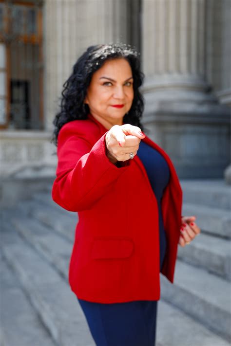 En tu defensa Conoce a Mónica Salas una de las abogadas del próximo programa de Latina