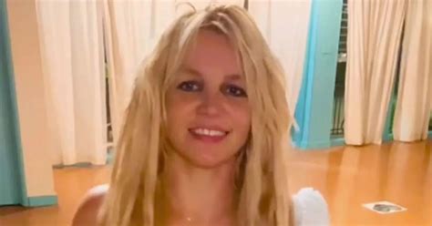 Britney Spears Defiantly Strips Off For Another Nude Snap After Son S Pleas To Stop Mirror Online