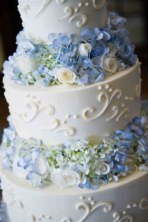 Love The Flowers And Scroll Work On This Cake Torte Hochzeit