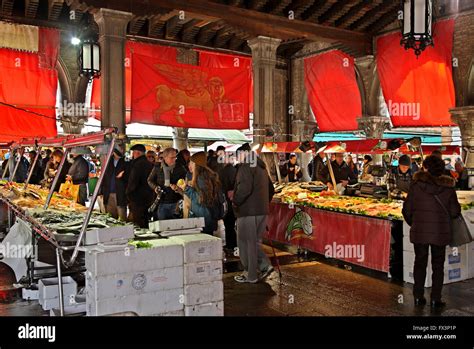 Mercato Rialto - In Mercato di Rialto, the traditional market close to the famous bridge ...