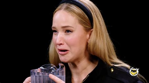 Jennifer Lawrence Gives Her Hot Takes On Method Acting Sobs Over Hot Wings