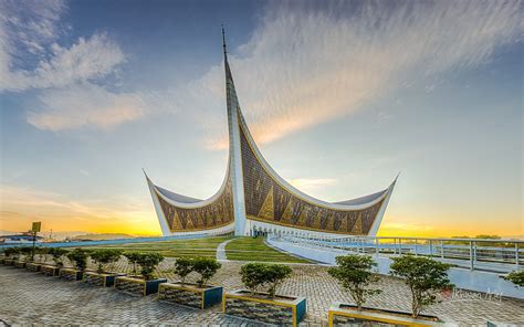 Masjid Raya Sumatera Barat Gana Islamika