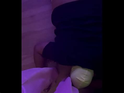 Adoration des pieds sur la maîtresse XVIDEOS