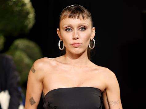 Miley Cyrus Ditches Her California Blonde For A New Fall Hair Color Vogue