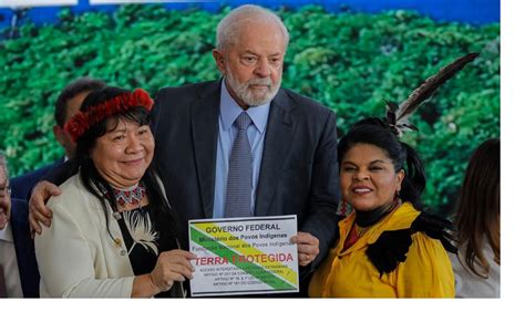 Lula firmó demarcación de dos tierras indígenas en Brasil Prensa Latina