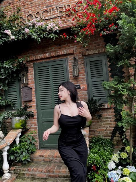 Hình ảnh Trần Minh Thiên Di bikini khoe vòng cực khủng