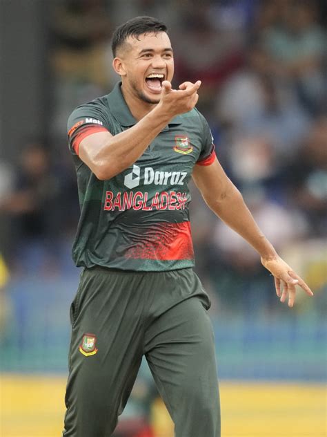 Taskin Ahmed roars after striking with a slow offcutter | ESPNcricinfo.com