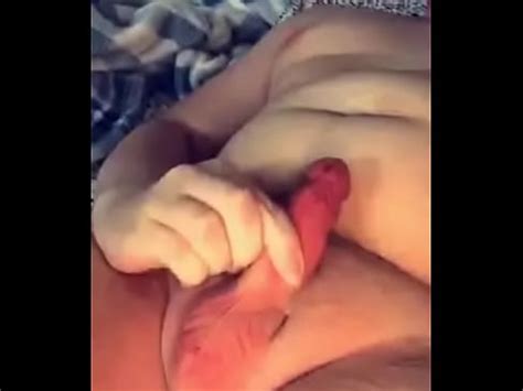 Chico de polla pequeña se masturba y se corre XVIDEOS