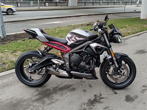 Купить б у Triumph Street Triple инжектор 6 передач в Москве серебристый naked bike 2021 года