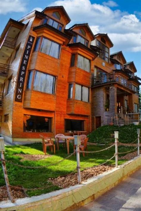 Best Hotels In Kashmir For Both Luxury And Budget Vacationers