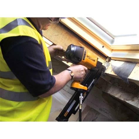 BOSTITCH F21PL-E CLOUEUR PNEUMATIQUE CHARPENTE en bande 21° - NOVI CLOUS