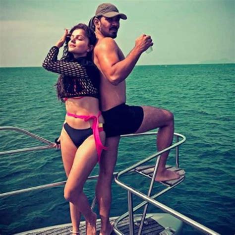 Hot Sexy Shilpa Saklani Bikini Pics