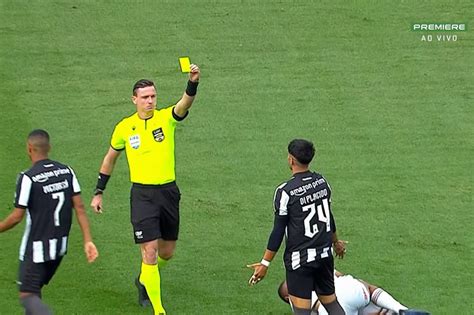 Suspenso pelo terceiro amarelo Di Plácido desfalca Botafogo contra o