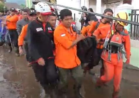 Pray For Sumatera Barat Orang Tewas Diterjang Banjir Bandang