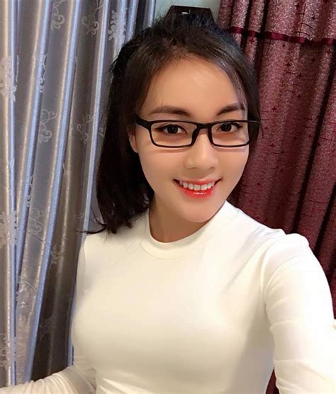 Tất tần tật về Âu Hà My nữ giảng viên hot trên mạng vừa làm lễ dạm ngõ