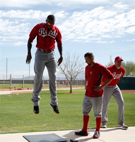 Aroldis Chapman Stretches the Reds’ Budget, and the Limits of Pitching