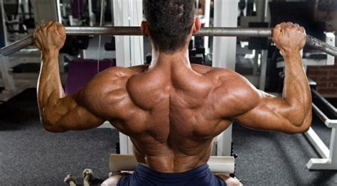 Don't Ignore Your Lats! Using The Lat Pulldown Machine Correctly
