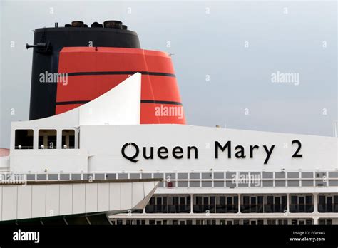 Queen Mary 2 Funnel Stock Photo Alamy