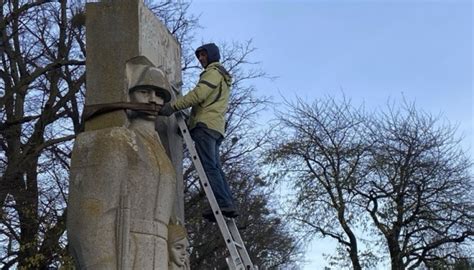 На Львівщині від початку року демонтували 289 об’єктів радянської доби