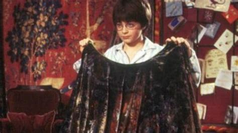 Scientists Have Created An Ultra Thin Invisibility Skin Cloak