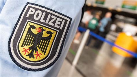 Hessen Polizei durchsucht Wohnung von mutmaßlichem Schleuser n tv de