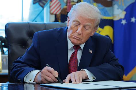 President Donald Trump Sparks Health Concerns as Face ‘Droops