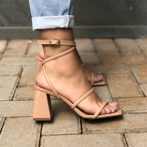 Sandalia Feminina Salto Alto Bloco 7cm Sandalia Nude Confortavel Estilosa Tiras Delicadas Fivela