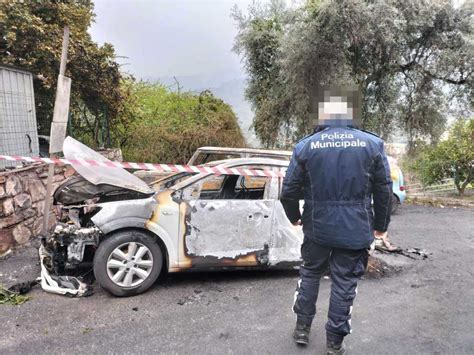 Dolcedo Tre Auto In Fiamme Nella Notte Mobilitazione Dei Vigili Del