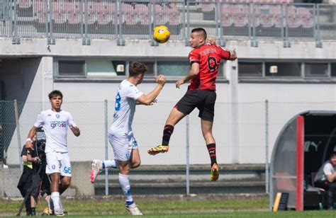 Il Rinnovo Di Camarda E La Benedizione Di Van Basten Ma Milan Attento