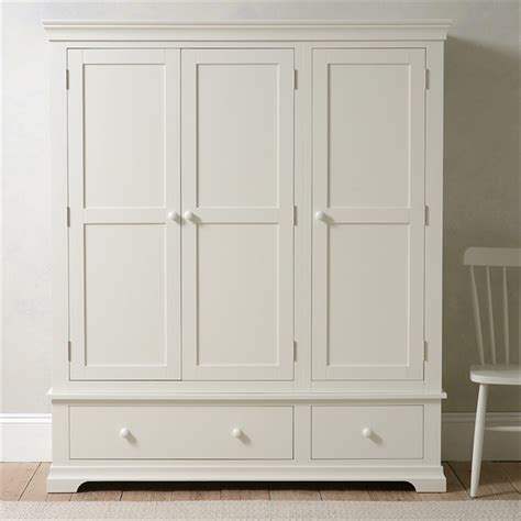 Chantilly Warm White Triple Wardrobe The Cotswold Company